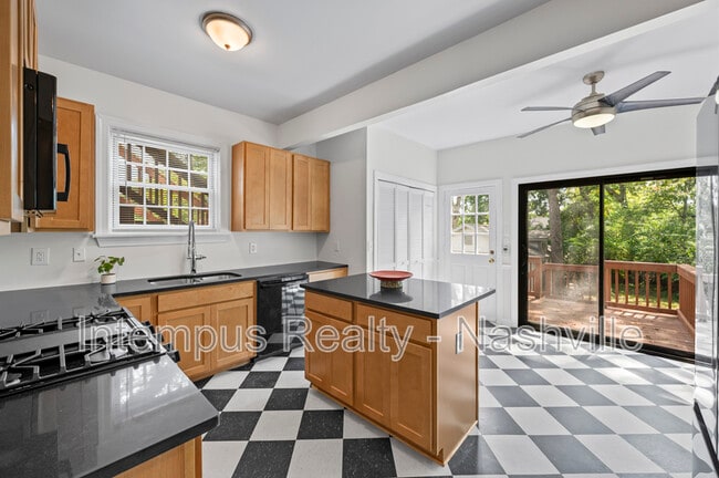 Photo - 2529 Ashwood Ave Unit A