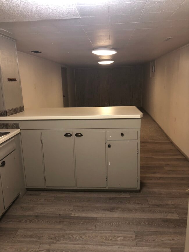 Kitchen cabinets - 122 2nd Ave SW Unidad 1