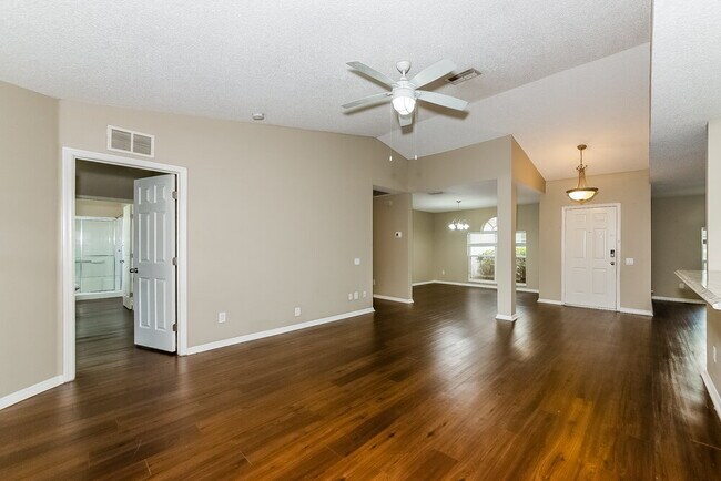 Photo - 301-112 112th St E