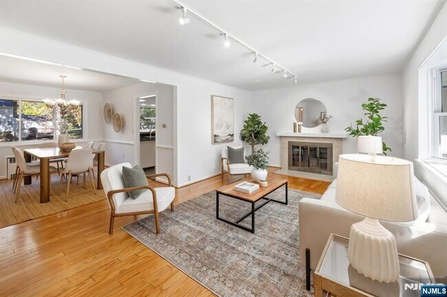 Photo - 947 E Glen Ave