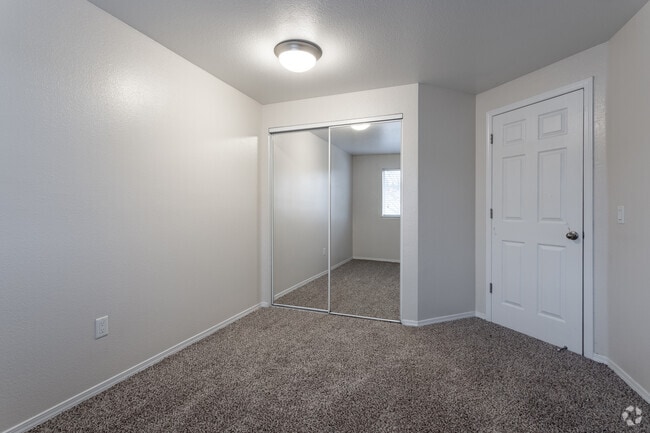 2BR, 2BA - 1,057 SF