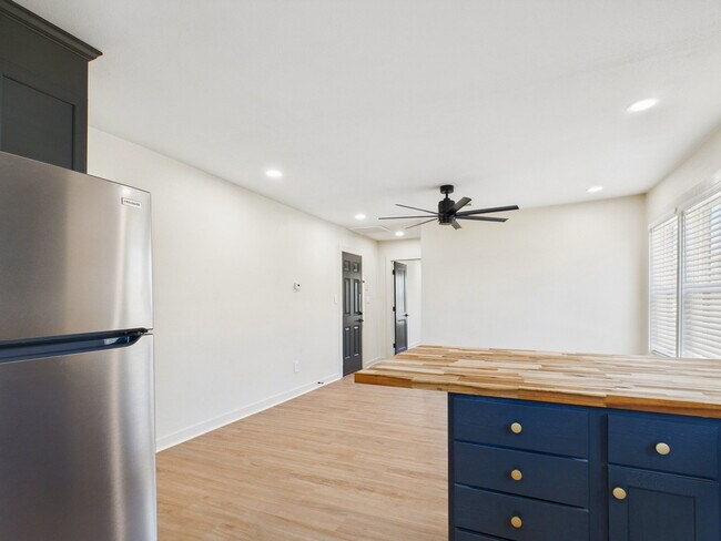 4501 College Main St Unit 4