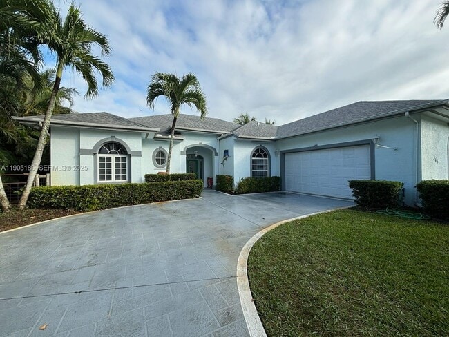 Photo - 365 NE Vanda Terrado