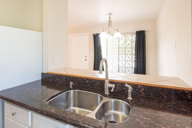 Photo - 1626 N J St