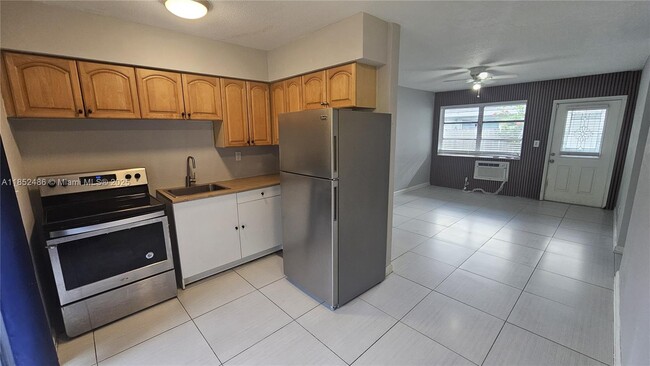 Building Photo - 1515 NW 2nd Ave Unit 2