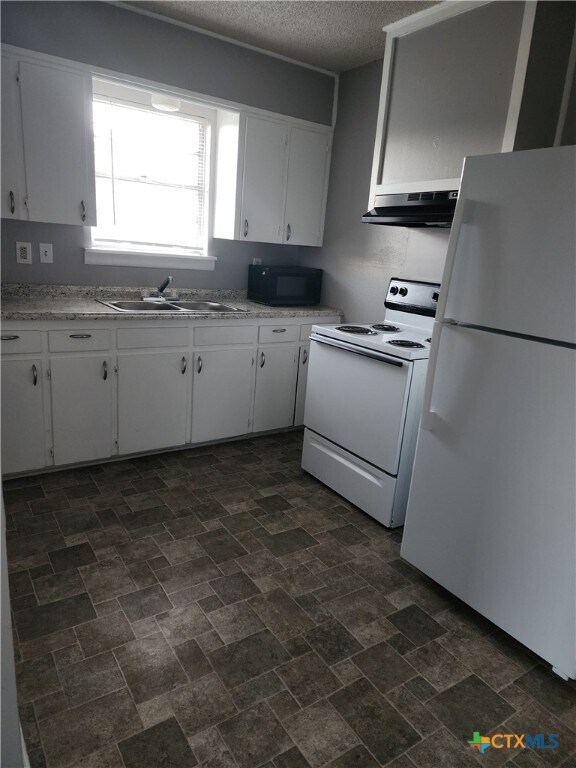 Building Photo - 403 Robertson Ave Unit B