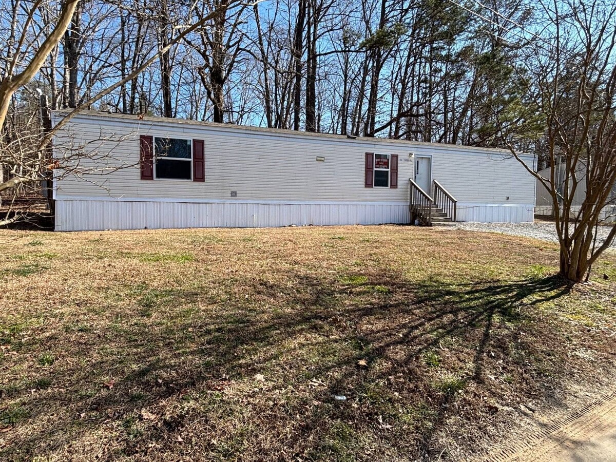 Photo - 143 Yarbro Rd