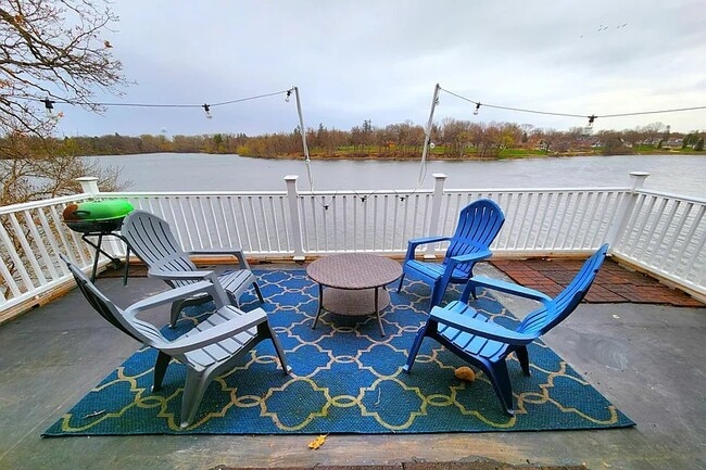 Overlooking lake - 636 E Park Ave House