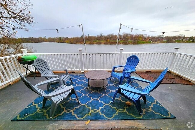 Overlooking lake - 636 E Park Ave Rental
