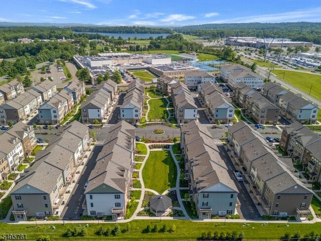 Photo - 32 Cortland Ct