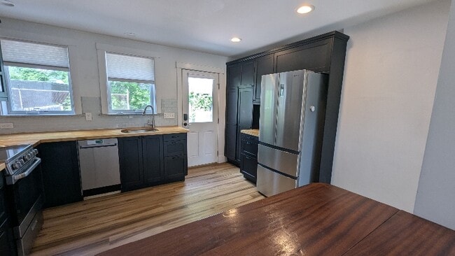 Photo - 581 Kearsarge Way