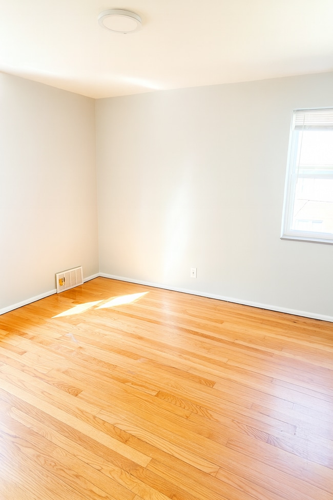 Photo - 7055 Amherst Ave