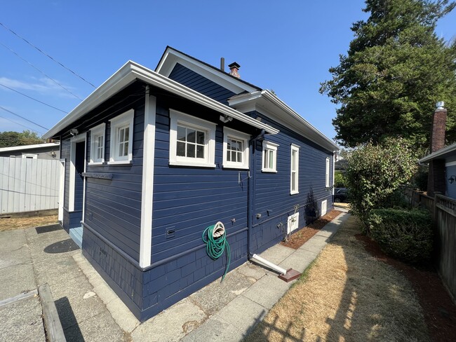 Photo - 5511 Brooklyn Ave NE