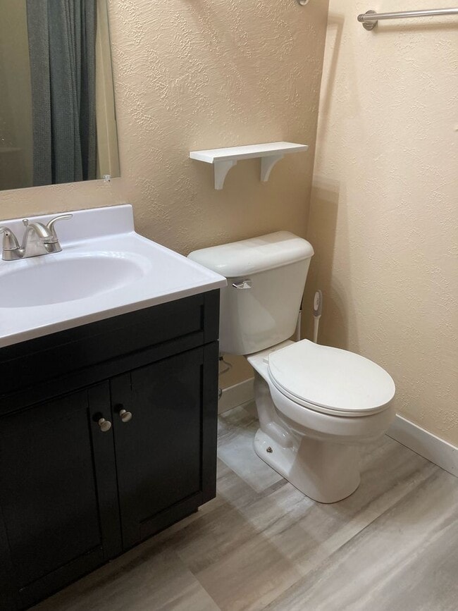 Photo - 2747-2749 Packerland Dr Unidad 2749