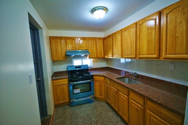 detached kitchen - 451 51st St Unit Apt#1