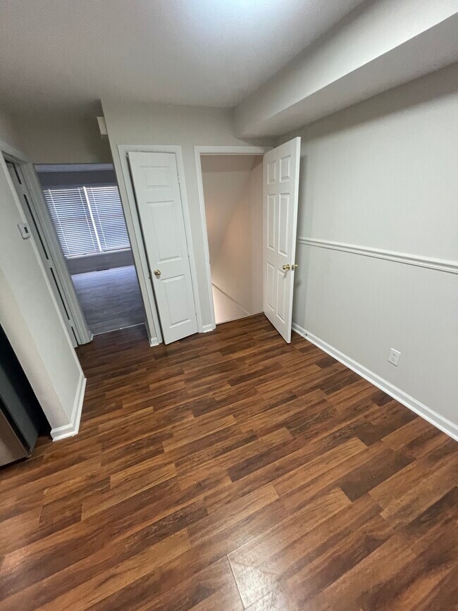 Photo - 3305 Droste Rd