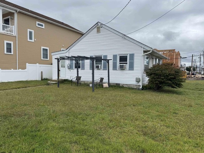 Building Photo - 3500 Bayshore Ave Rental