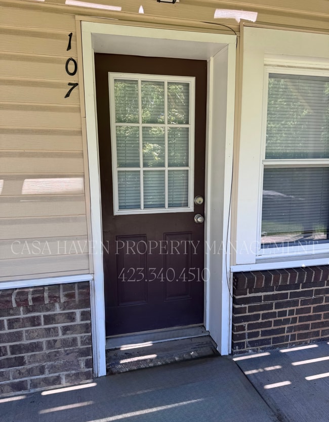 Building Photo - Charming 1 Bedroom Apartment Near ETSU, JCMC & Willow Springs Park! Unit 107