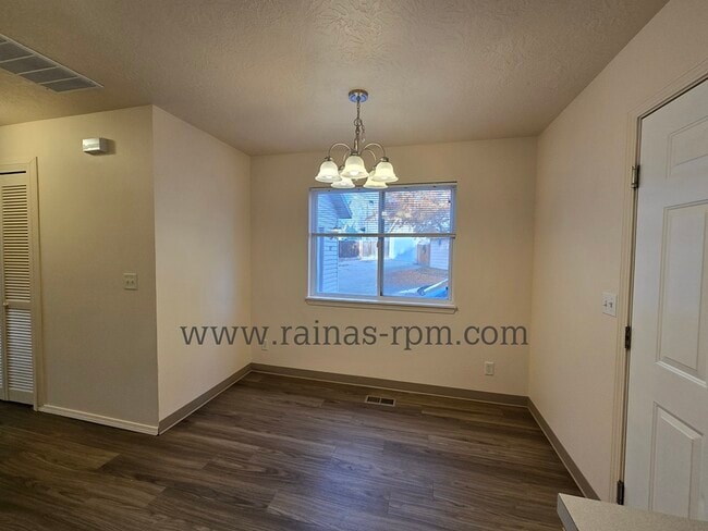 Photo - 1885 N Allumbaugh St