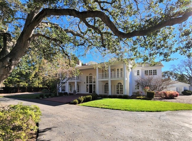 Building Photo - Extraordinary Atherton Estate with Cottage...