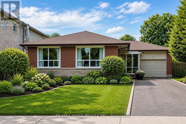 Photo - 15 Hamlyn Crescent