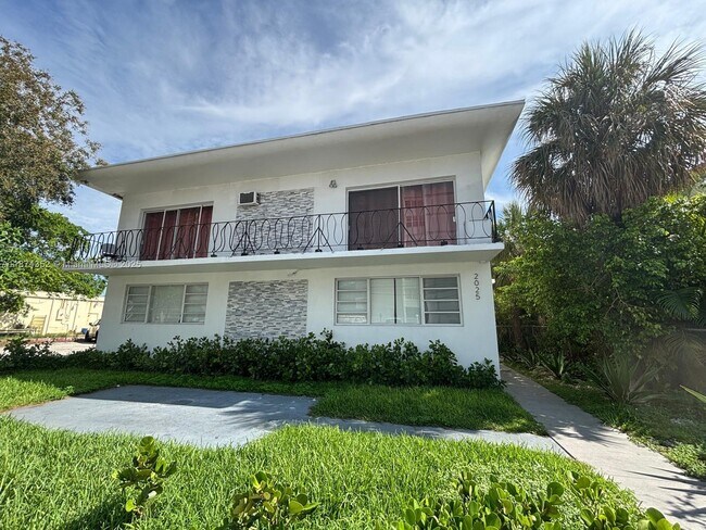 Building Photo - 2025 Bay Dr Unit 3 Rental