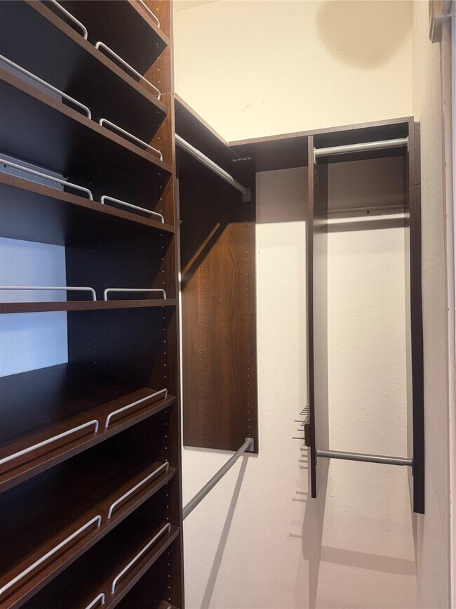 Photo - 3911 Barnes St