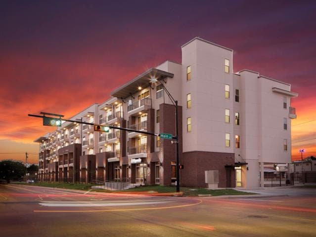 Building Photo - 108 N US Hwy 377 Unit 411 Rental