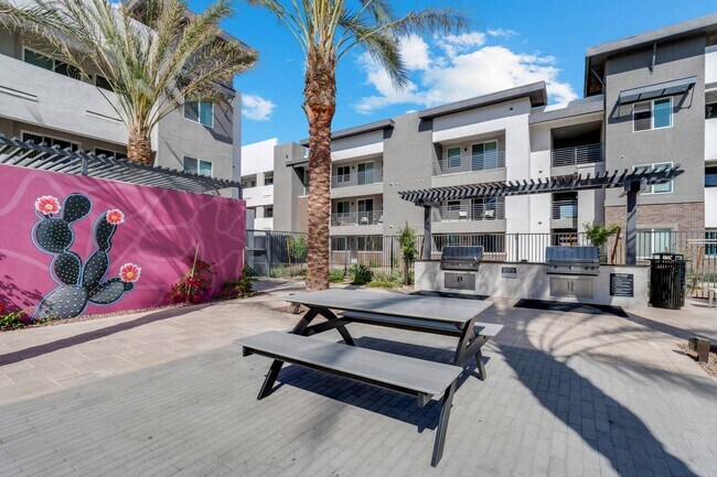 BBQ Area - Acero Val Vista