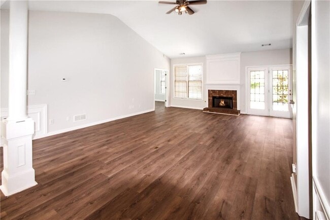 Photo - 258 Brookcliff Dr NE