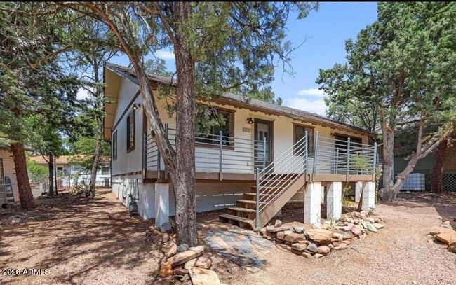 Building Photo - 608 N Luzern Cir