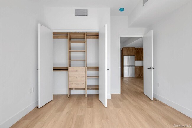 Photo - 108 Middle Neck Rd