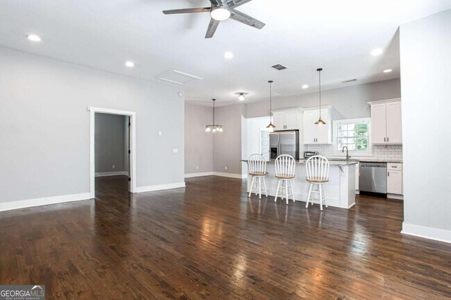 Photo - 1583 Elixir Ave SW