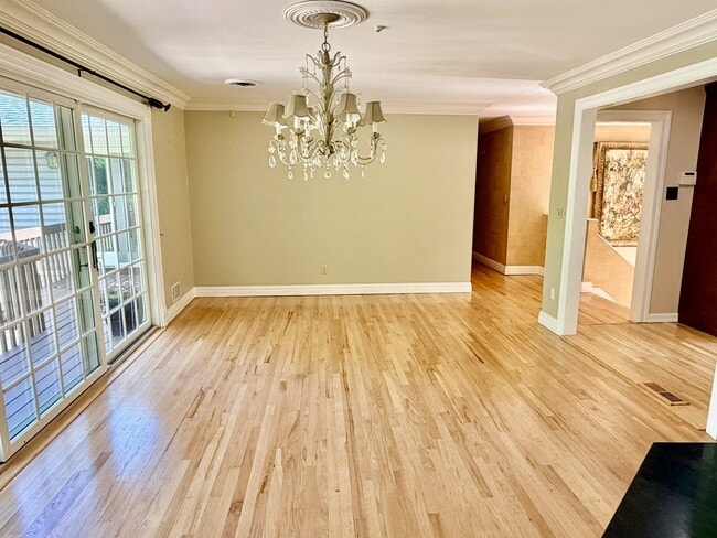 12 Heather Hill Ln