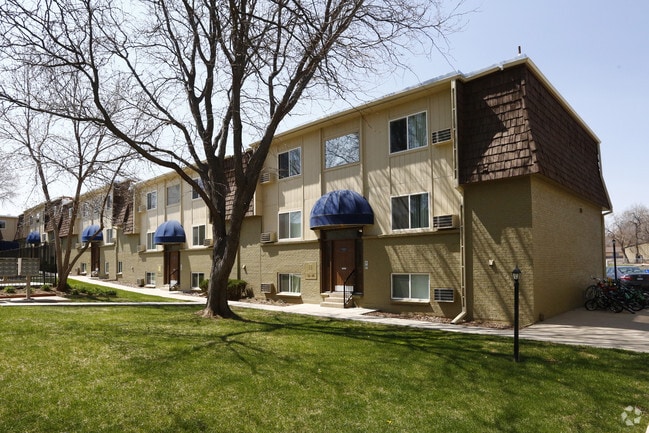 NW courtyard
