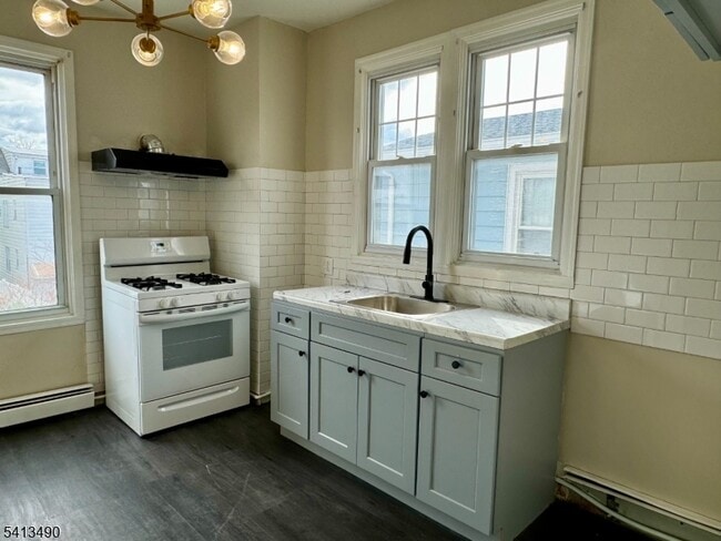 Photo - 318 Ampere Pkwy