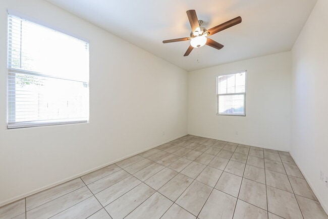 Photo - 16663 W Sierra St