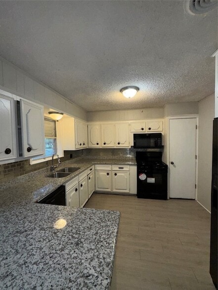 Photo - 5717 Woodrow St