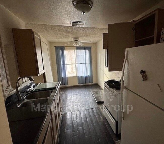 Building Photo - 2761 S Mountain Vista St