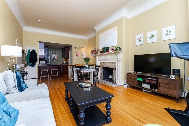 Building Photo - 465 Commonwealth Ave Unit 1
