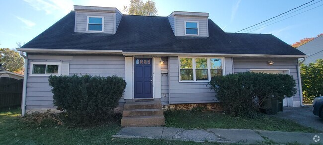 Building Photo - Single family Walking distance to UofD Rental