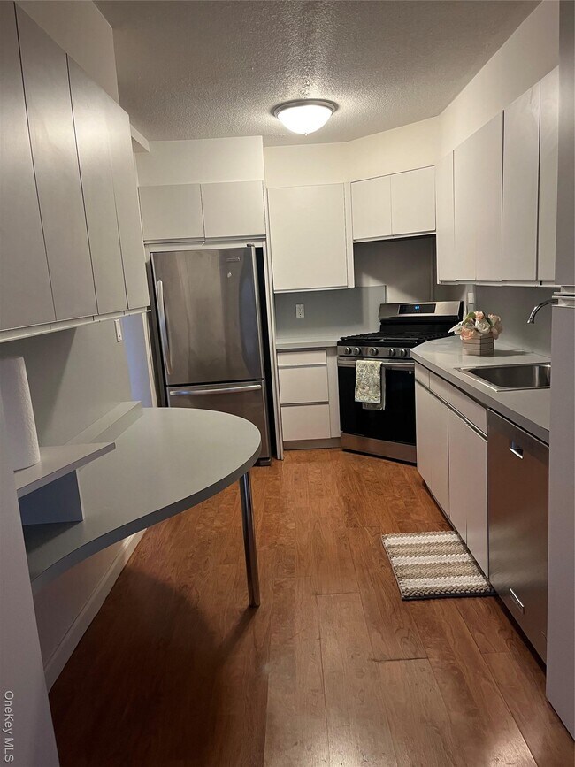 Photo - 2 Bay Club Dr Unit 8V