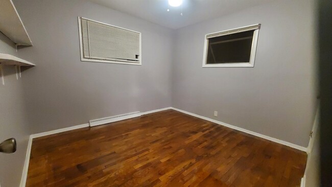 Building Photo - 3913 Larchmont St Rental
