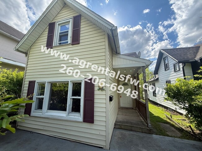 Building Photo - 2 bedroom house