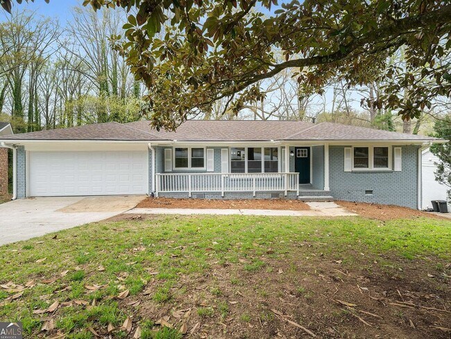 Building Photo - 4 bed 3 bath in Decatur! Rental