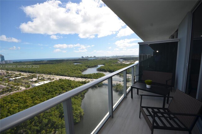 Building Photo - 16385 Biscayne Blvd Unit 2820