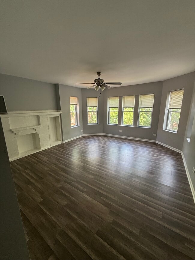 Building Photo - 8418 S Drexel Ave Unit 3 Rental