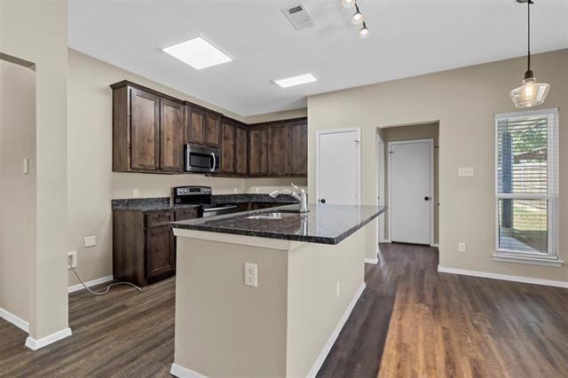 Photo - 431 Jannie St