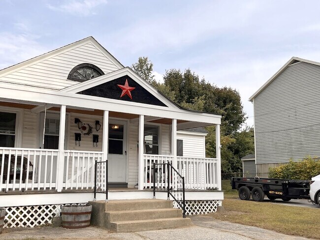 Exterior Shared Porch - 5 Hamel Ave Townhome