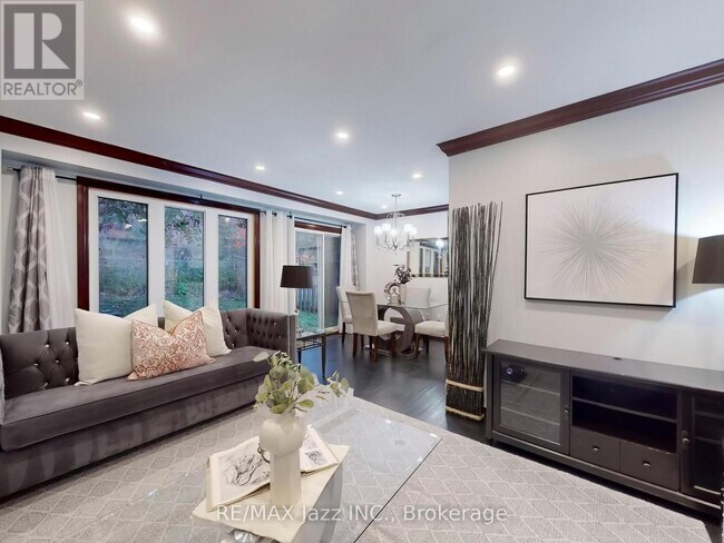 Photo - 677 Grandview Dr